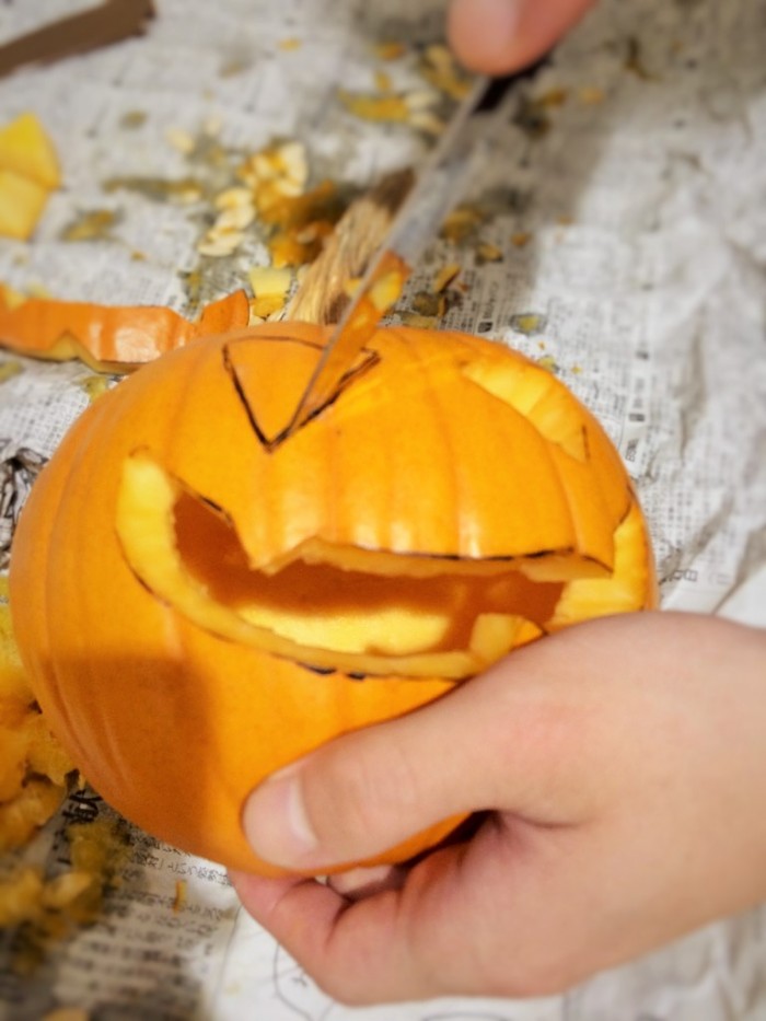ハロウィーンの定番】かぼちゃを使ったジャック・オー・ランタンの簡単な作り方 | コラム｜結婚式ムービーchouchou（シュシュ）